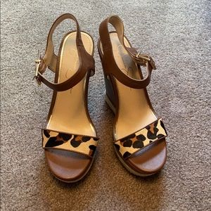Jesica Simpson tan and leopard wedges